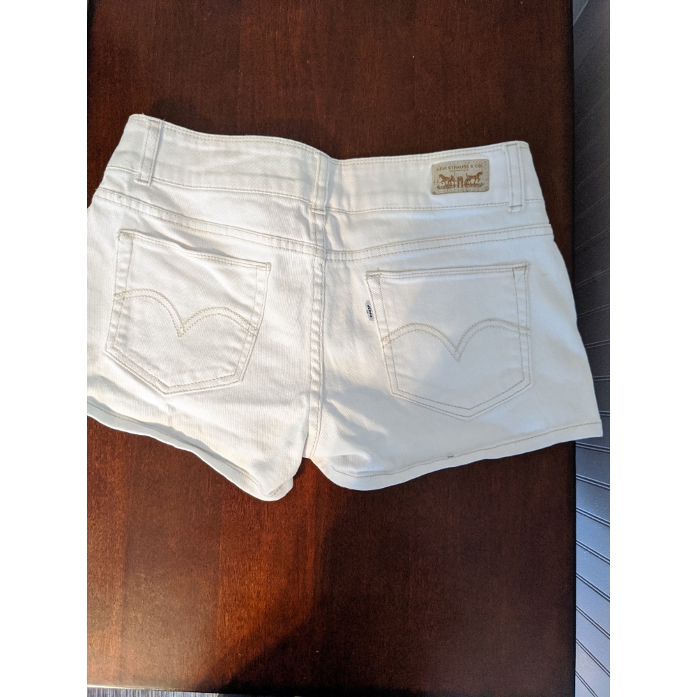 Levi white shorty short